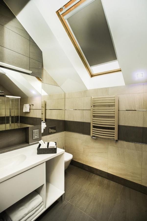 Hotel Inter Bielany Wroclawskie Bagian luar foto