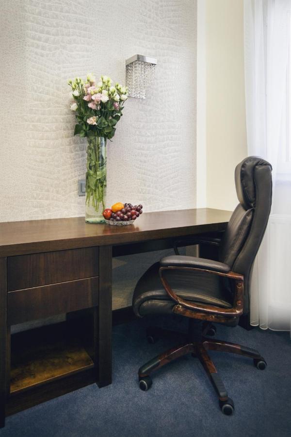 Hotel Inter Bielany Wroclawskie Bagian luar foto