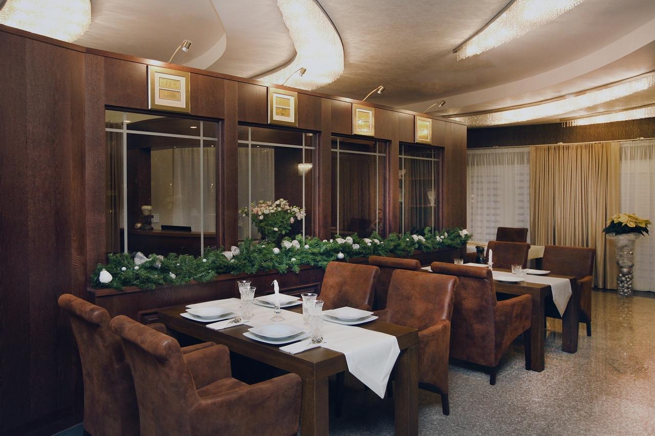 Hotel Inter Bielany Wroclawskie Bagian luar foto