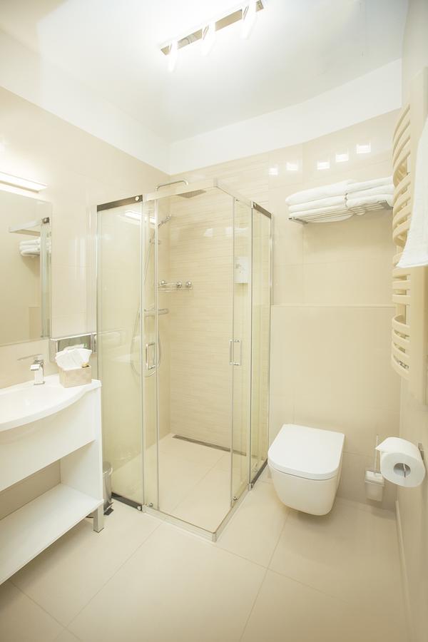 Hotel Inter Bielany Wroclawskie Bagian luar foto
