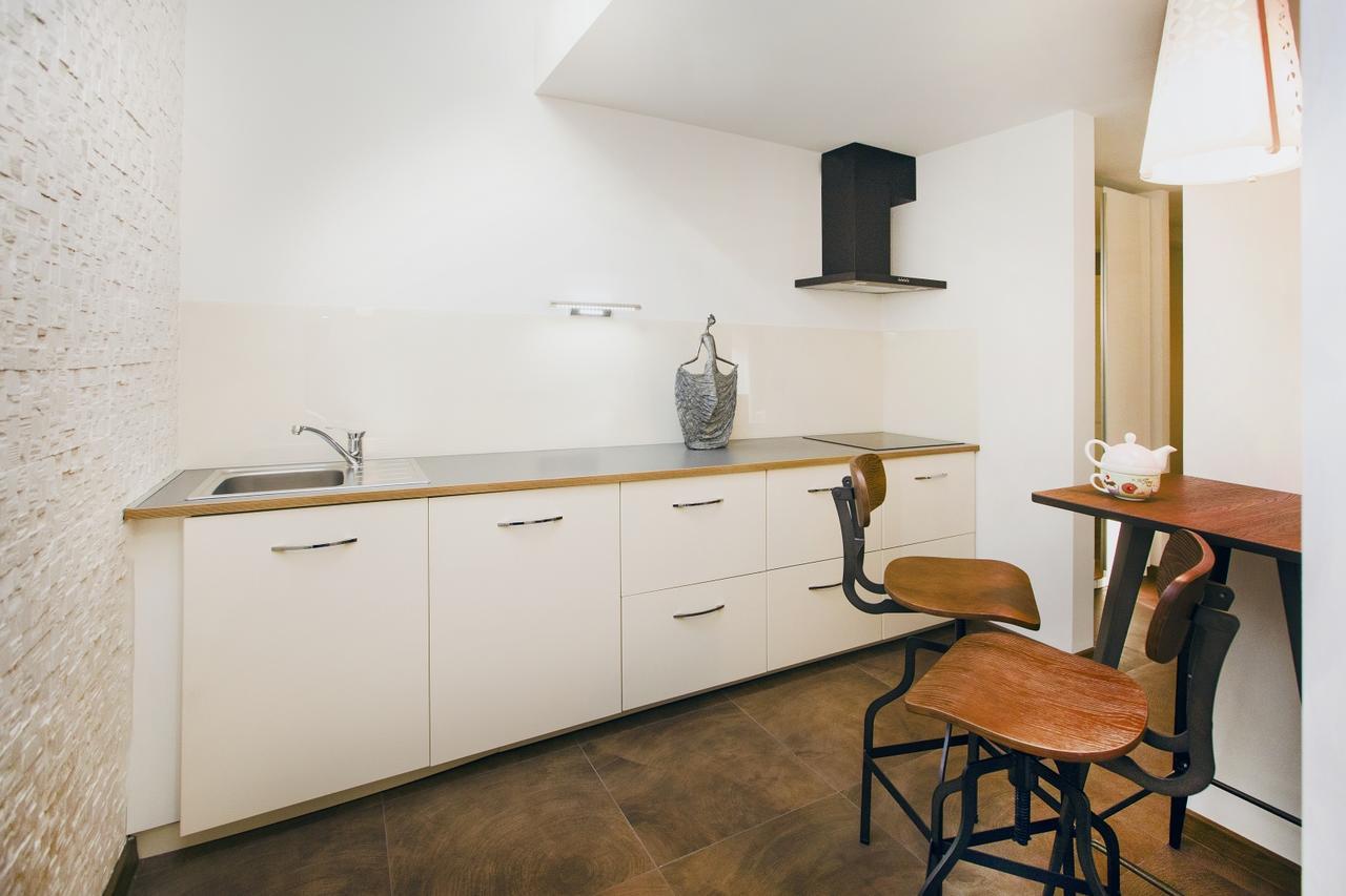 Hotel Inter Bielany Wroclawskie Bagian luar foto